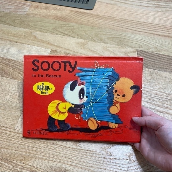 Vintage Sooty to the Rescue Pop Up Book Hardcover Purcell Kid’s Children’s Red - Picture 2 of 6